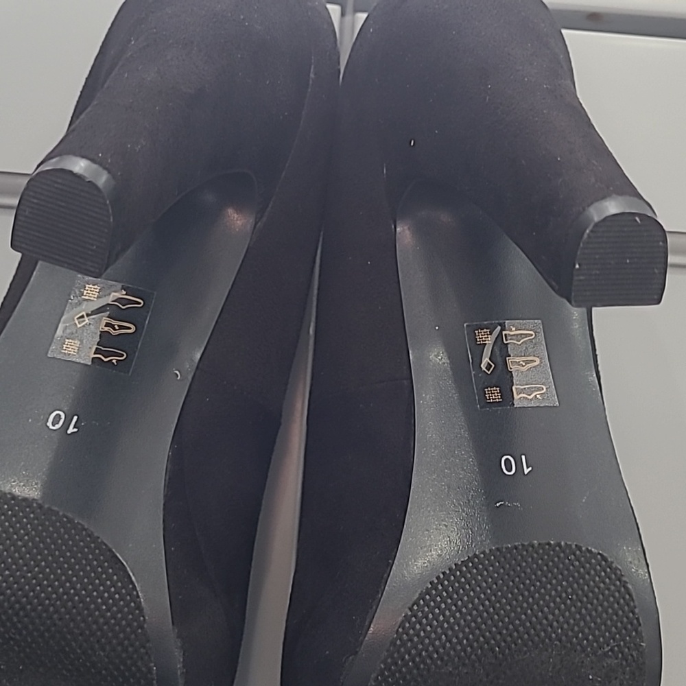 Suede Pumps - image 5